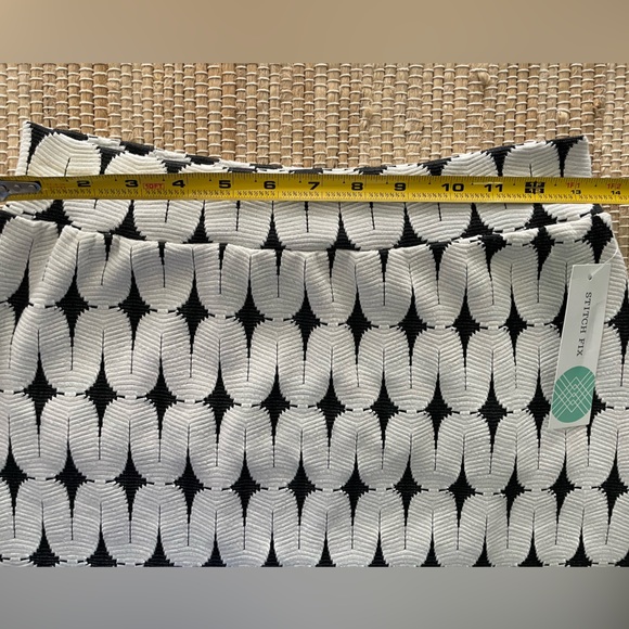 NWT Renee C Leena Printed Skirt, Black and Ivory, Size Small Petite - Picture 2 of 7